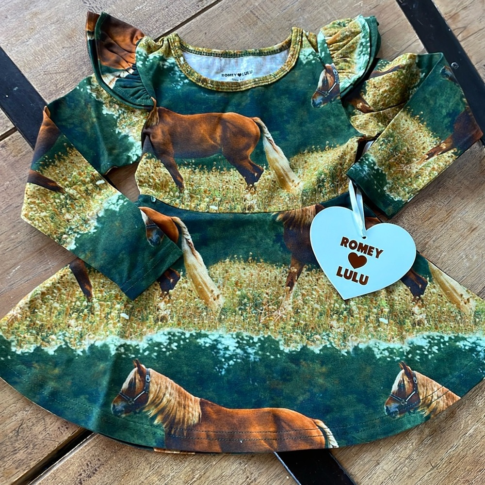 Horse dress ruffles one T